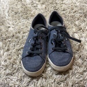 Women’s Keds denim Sneakers with navy laces size 7